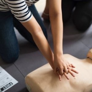 Defibriliatoriaus (AID) panaudojimo mokymai – teorija ir praktika
